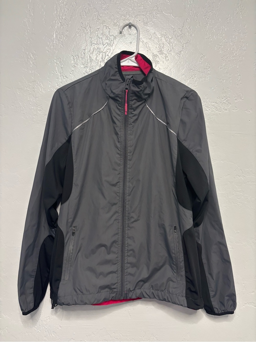 Womens size medium Mondetta brand waterproof jacket, #B1236